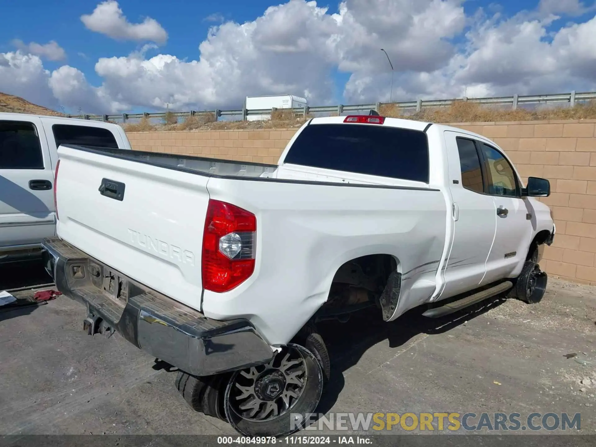 4 fotografías del automóvil dañado 5TFRY5F17MX279862 TOYOTA TUNDRA 2021