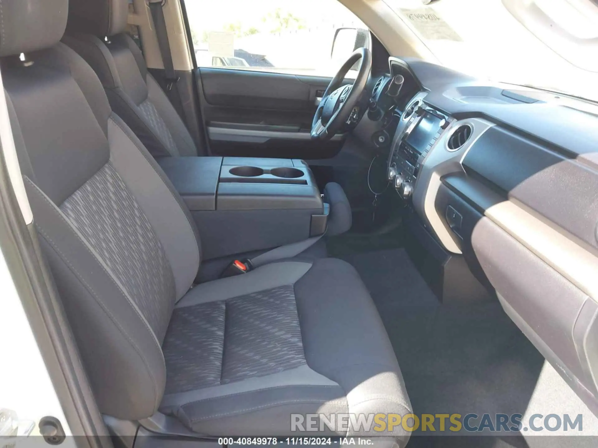 5 fotografías del automóvil dañado 5TFRY5F17MX279862 TOYOTA TUNDRA 2021