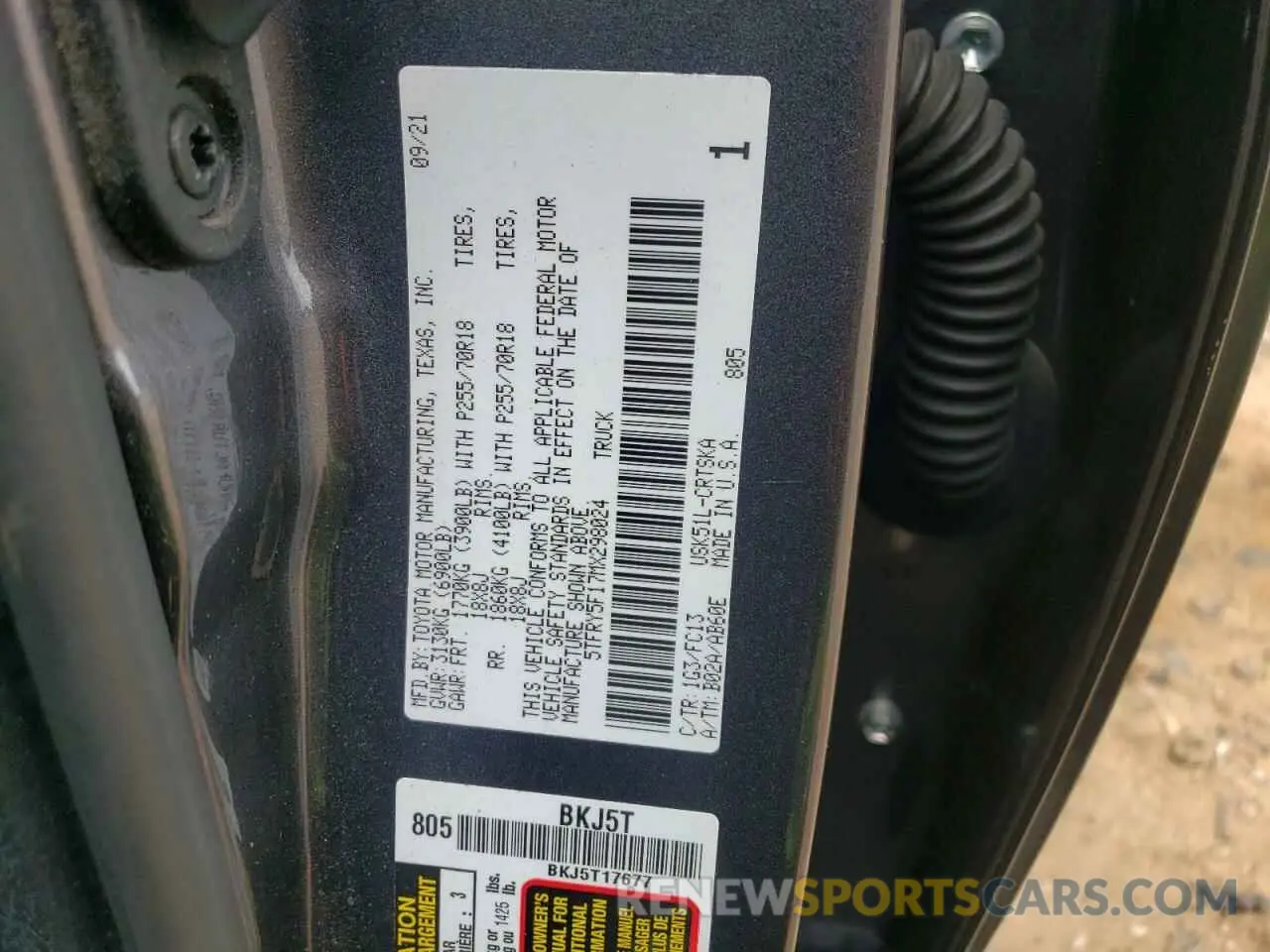 12 fotografías del automóvil dañado 5TFRY5F17MX298024 TOYOTA TUNDRA 2021