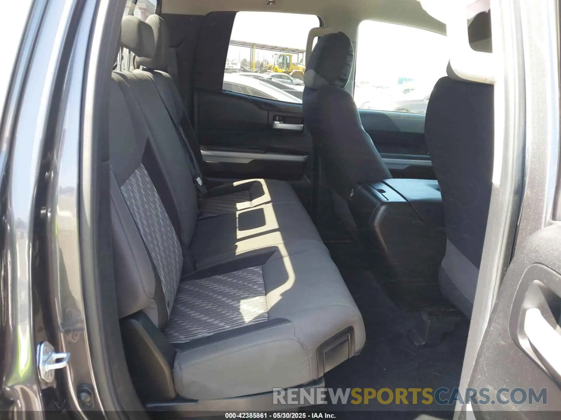 8 fotografías del automóvil dañado 5TFRY5F19MX284108 TOYOTA TUNDRA 2021