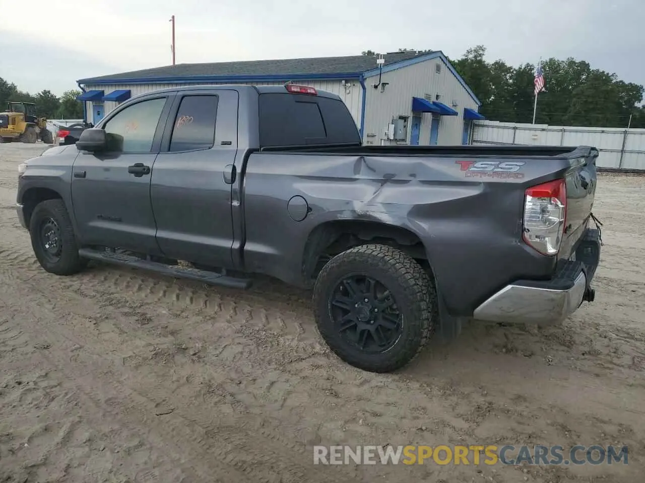 2 fotografías del automóvil dañado 5TFUY5F15MX957552 TOYOTA TUNDRA 2021