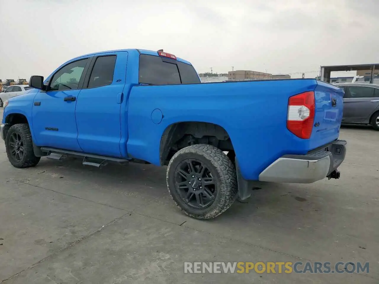 2 fotografías del automóvil dañado 5TFUY5F17MX974921 TOYOTA TUNDRA 2021