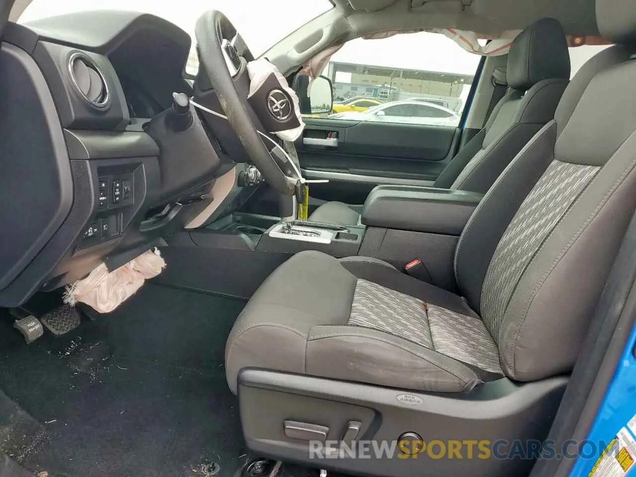 7 fotografías del automóvil dañado 5TFUY5F17MX974921 TOYOTA TUNDRA 2021