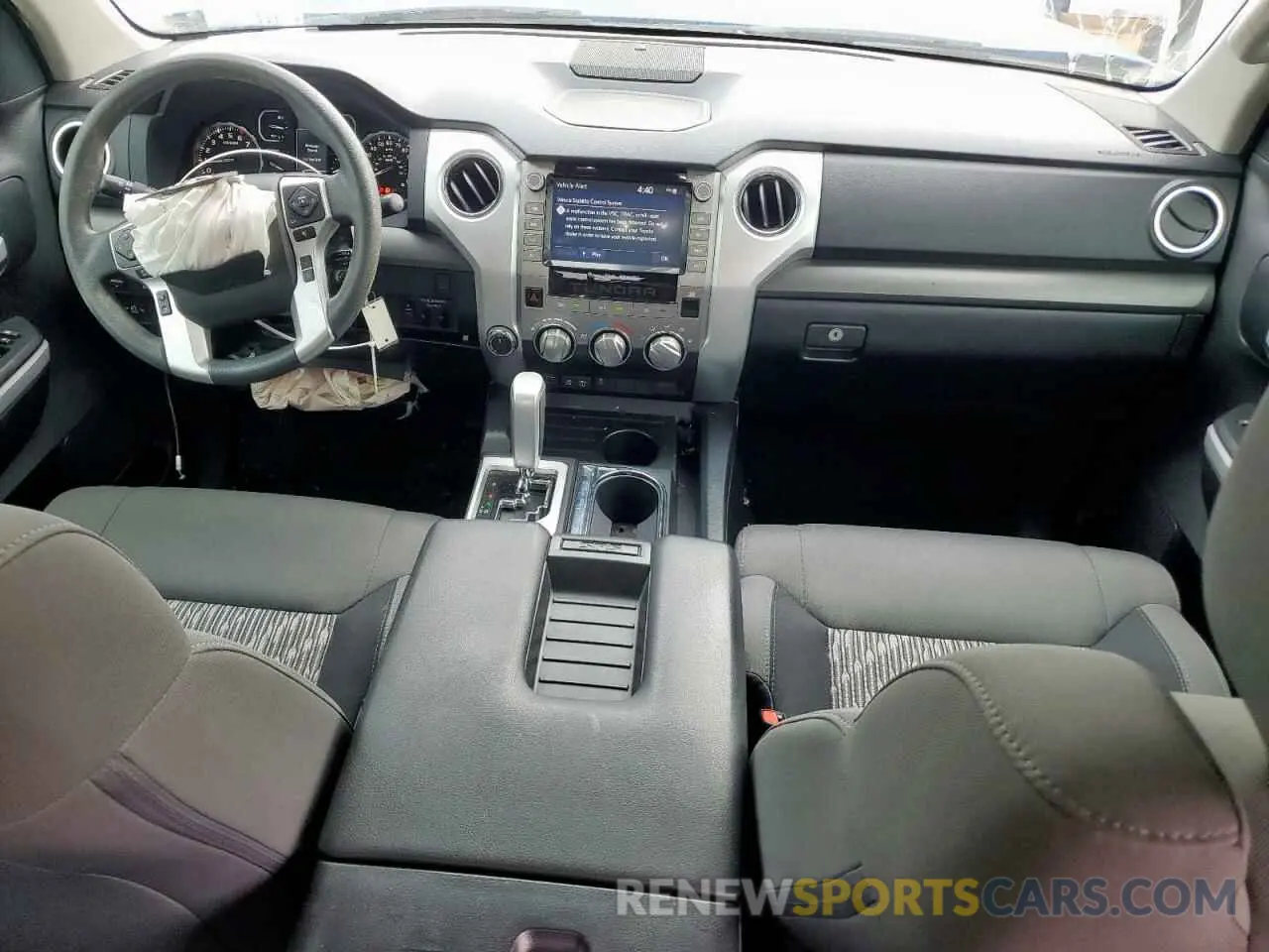 8 fotografías del automóvil dañado 5TFUY5F17MX974921 TOYOTA TUNDRA 2021
