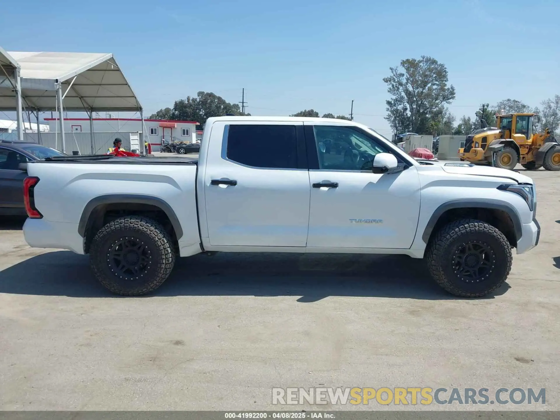 13 fotografías del automóvil dañado 5TFJC5DB7NX009958 TOYOTA TUNDRA 2022