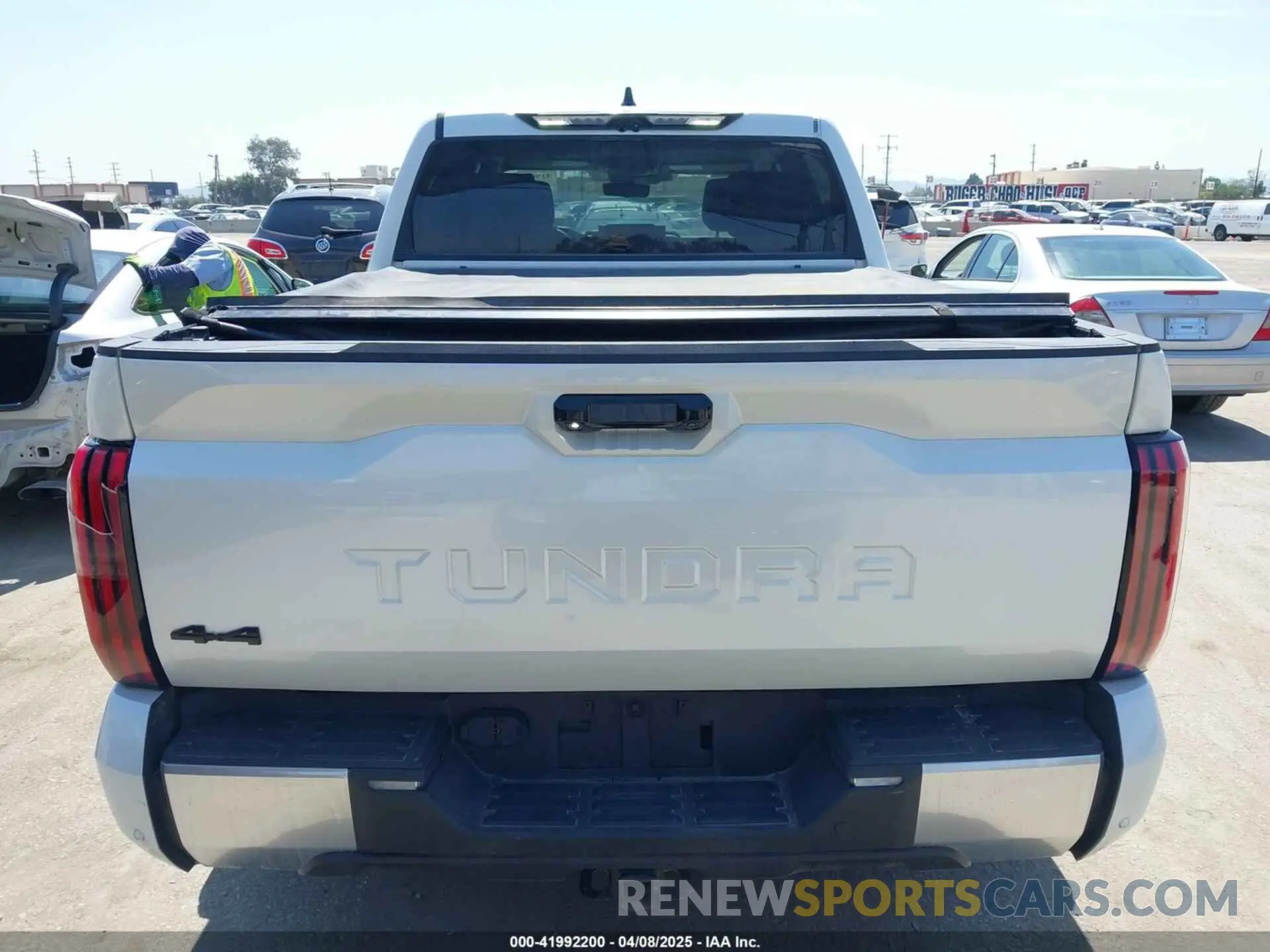 16 fotografías del automóvil dañado 5TFJC5DB7NX009958 TOYOTA TUNDRA 2022