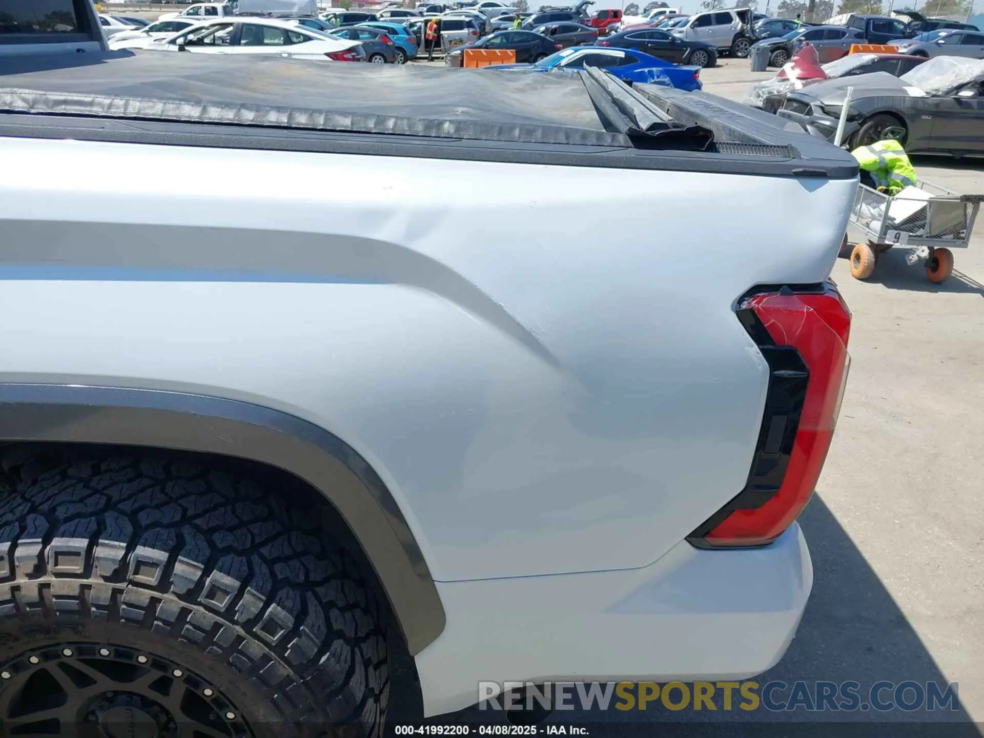 18 fotografías del automóvil dañado 5TFJC5DB7NX009958 TOYOTA TUNDRA 2022