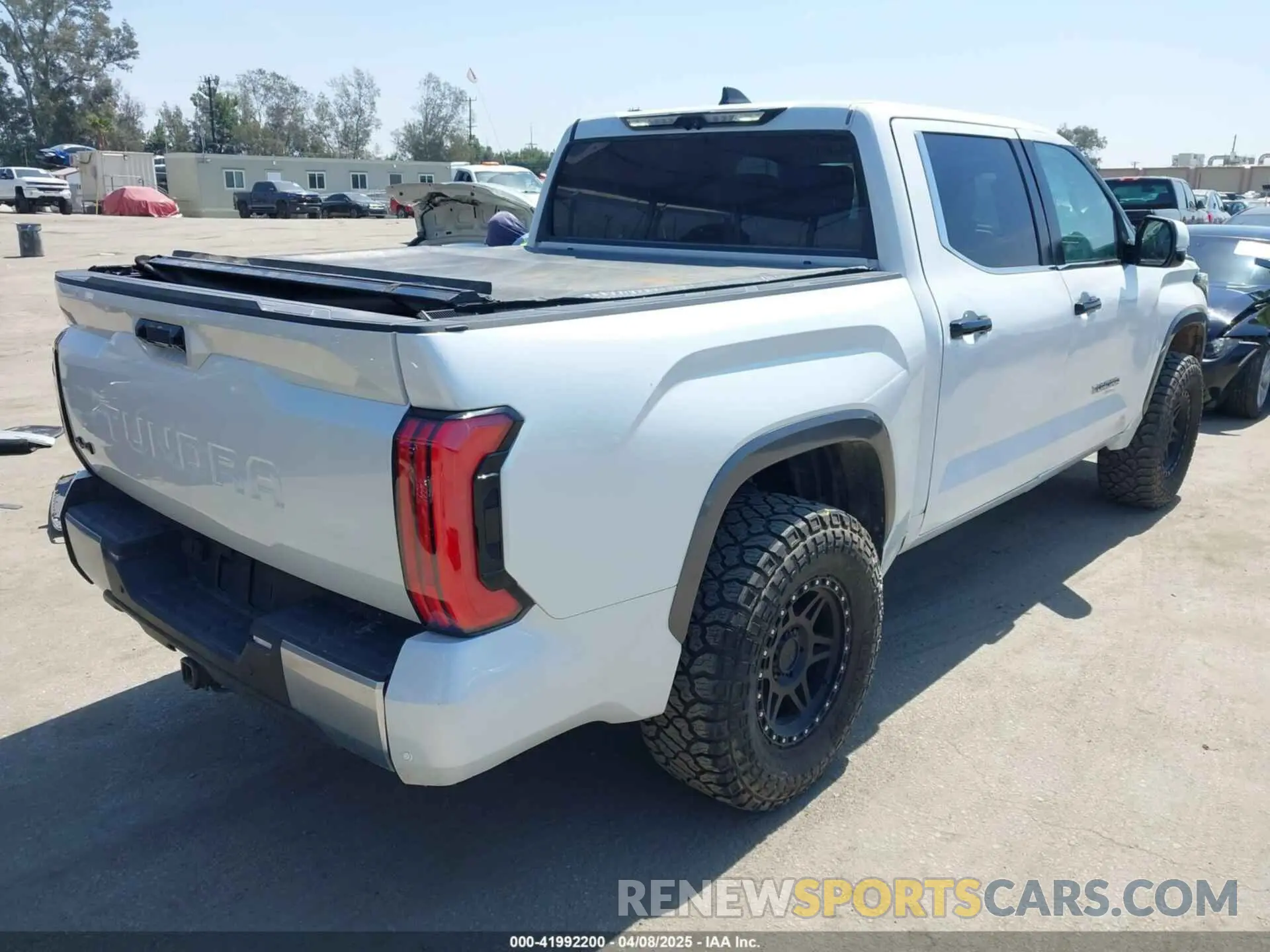 4 fotografías del automóvil dañado 5TFJC5DB7NX009958 TOYOTA TUNDRA 2022