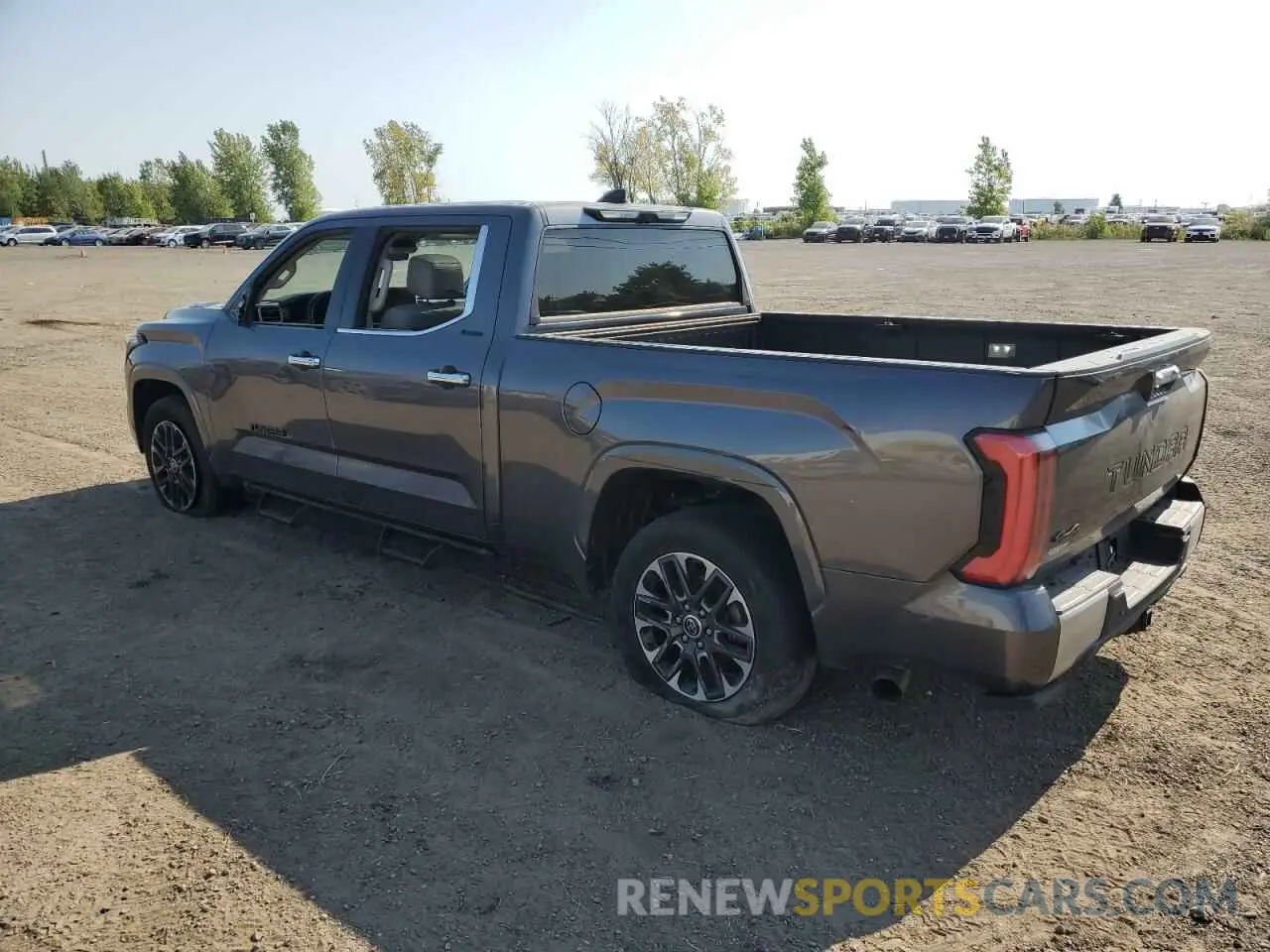 2 fotografías del automóvil dañado 5TFJC5EC3NX001329 TOYOTA TUNDRA 2022
