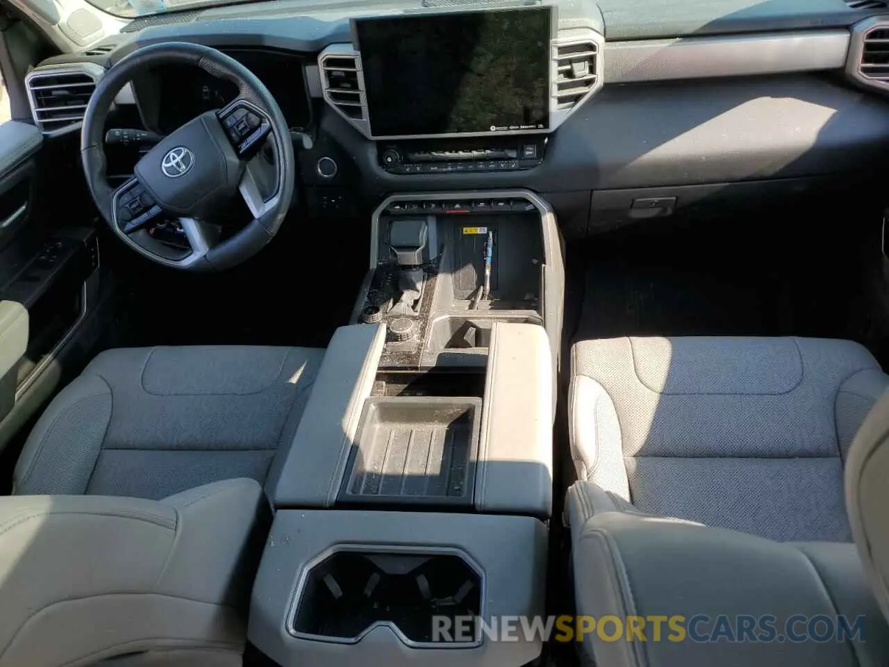 8 fotografías del automóvil dañado 5TFJC5EC3NX001329 TOYOTA TUNDRA 2022