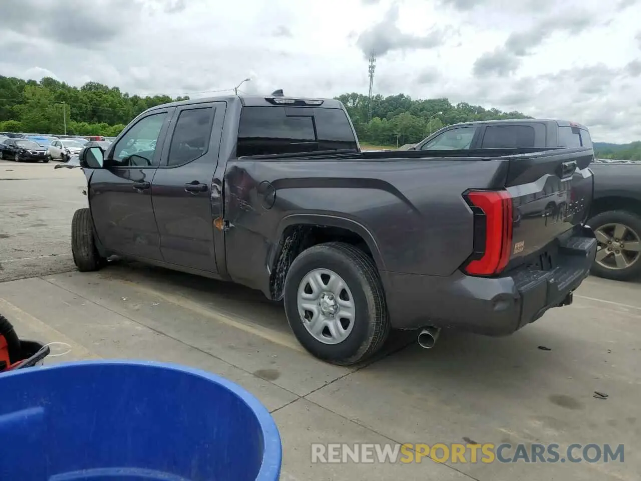 2 fotografías del automóvil dañado 5TFKB5AA3NX016733 TOYOTA TUNDRA 2022