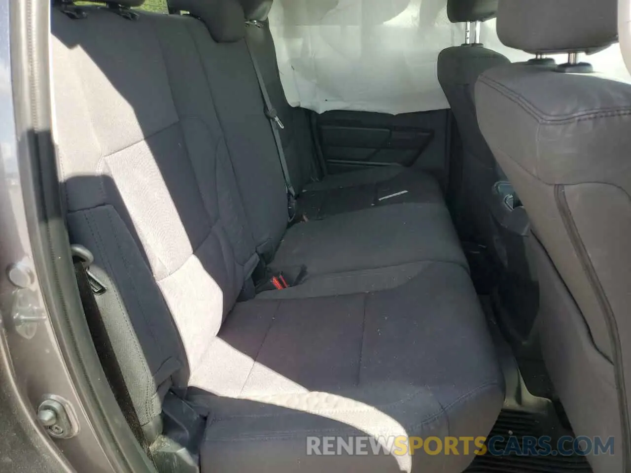 10 fotografías del automóvil dañado 5TFKB5AA9NX017031 TOYOTA TUNDRA 2022
