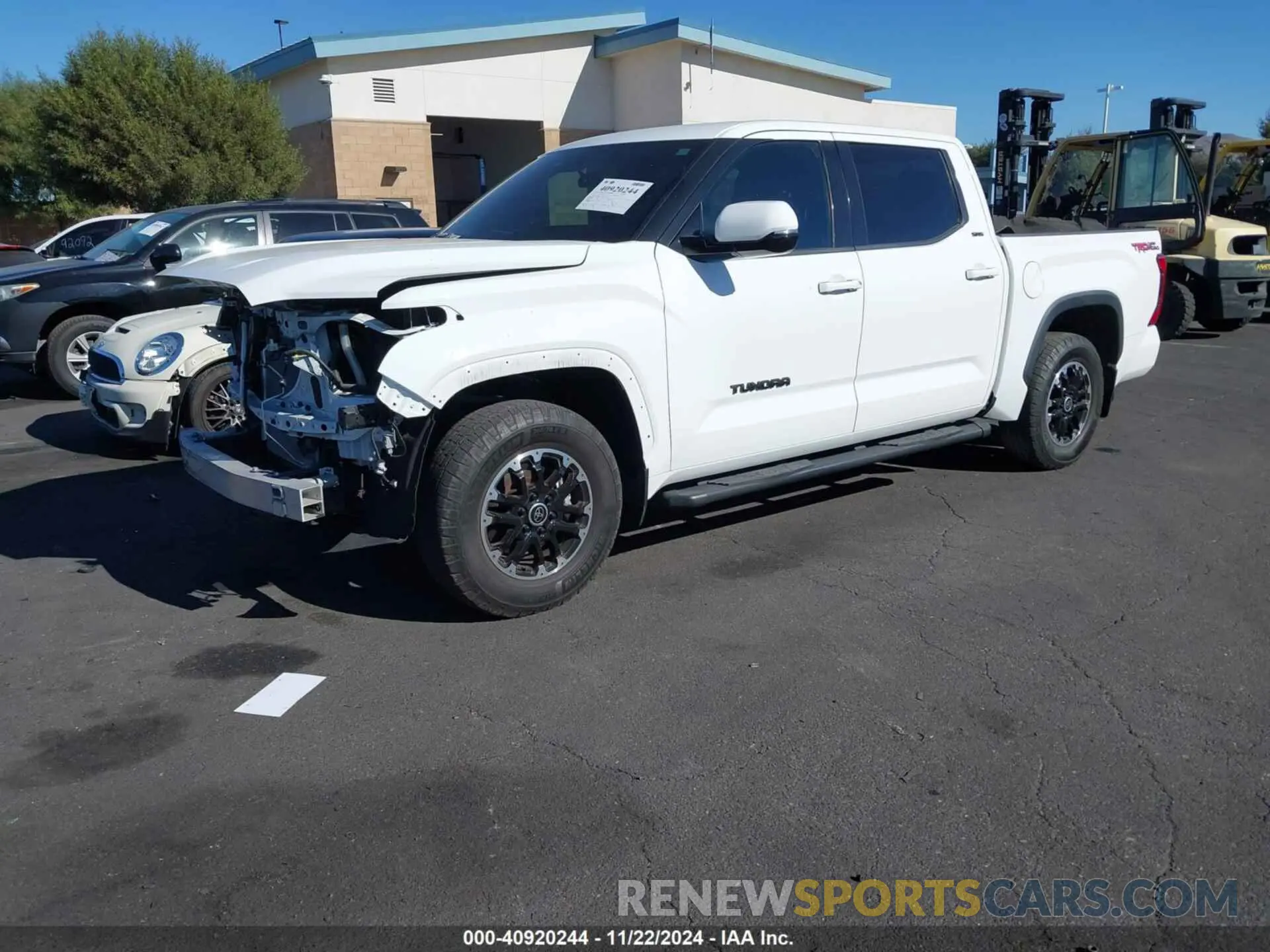 2 fotografías del automóvil dañado 5TFLA5AB0NX008542 TOYOTA TUNDRA 2022