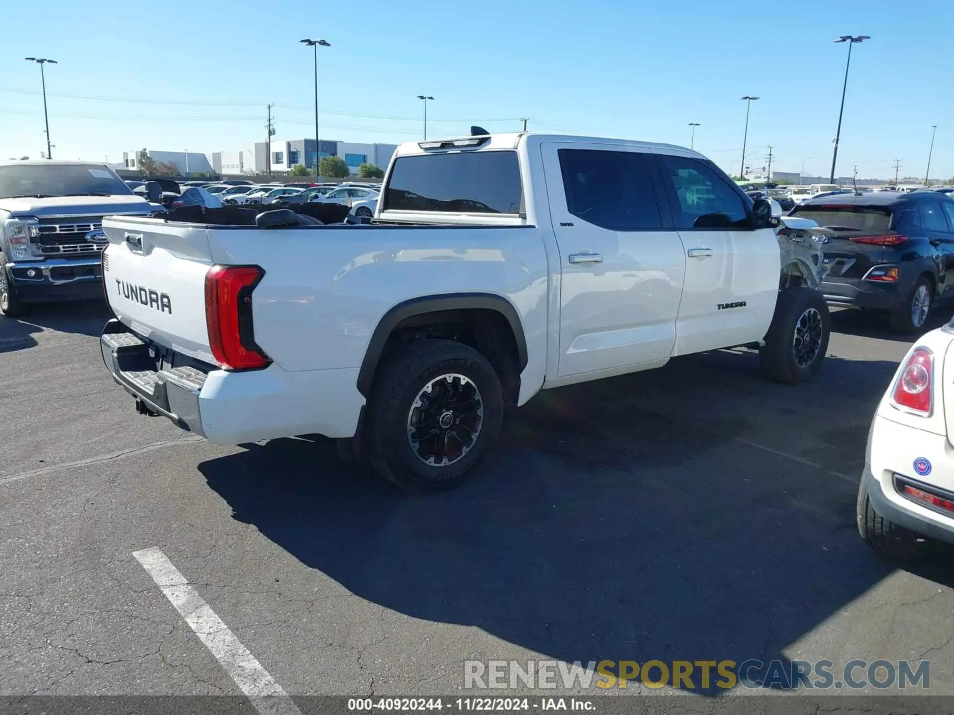 4 fotografías del automóvil dañado 5TFLA5AB0NX008542 TOYOTA TUNDRA 2022