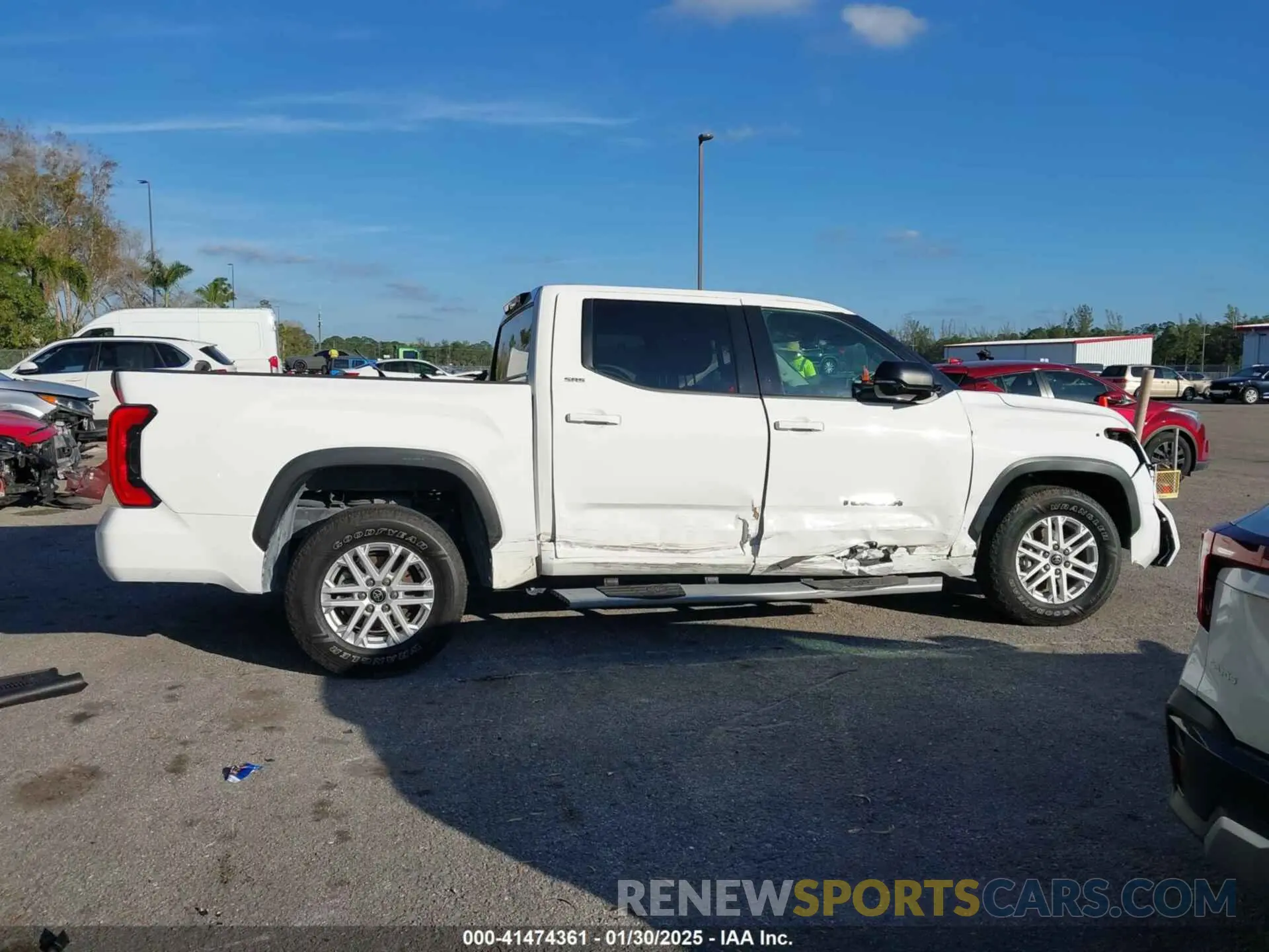13 fotografías del automóvil dañado 5TFLA5AB5NX002302 TOYOTA TUNDRA 2022