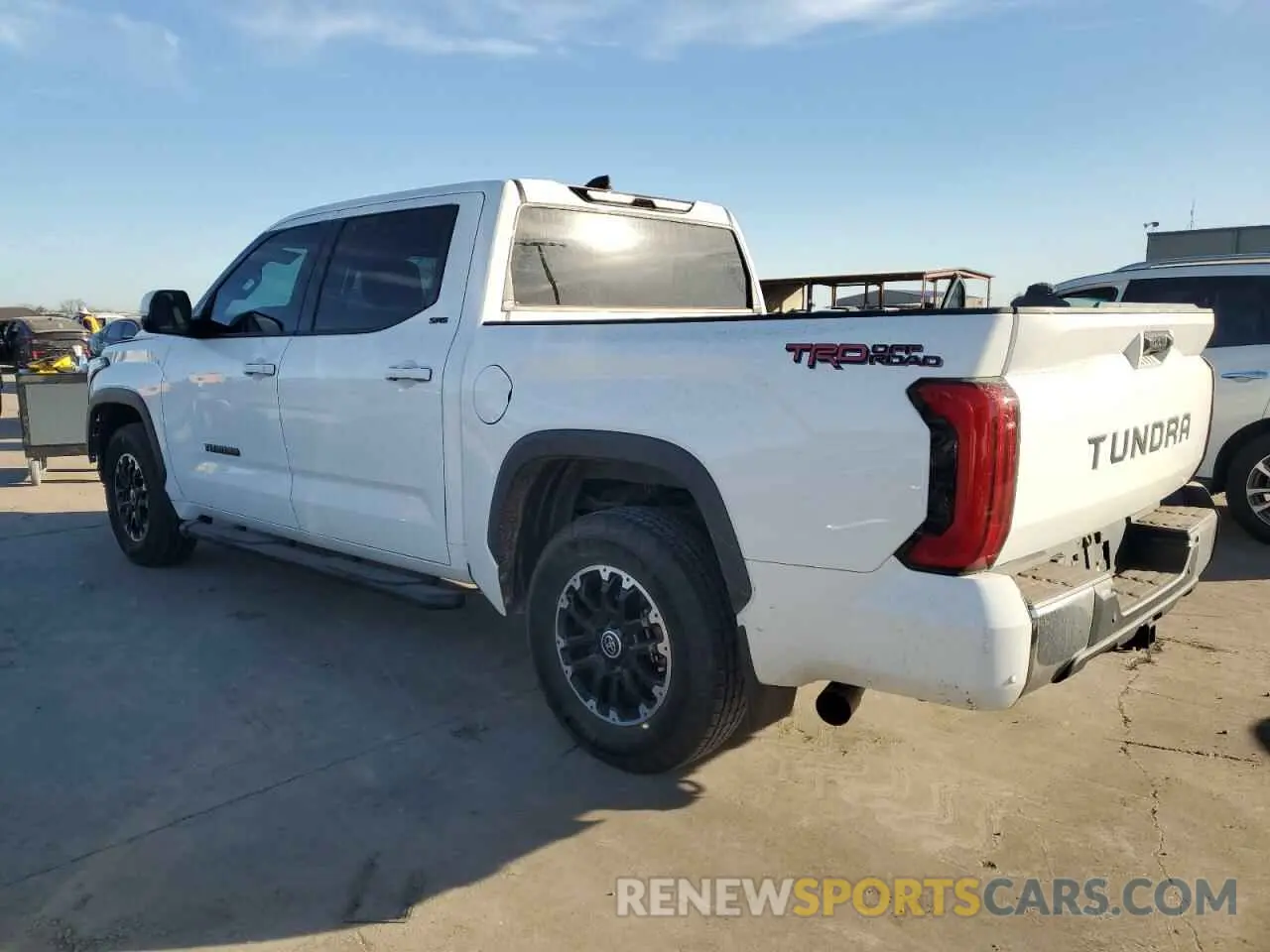 2 fotografías del automóvil dañado 5TFLA5AB5NX004275 TOYOTA TUNDRA 2022