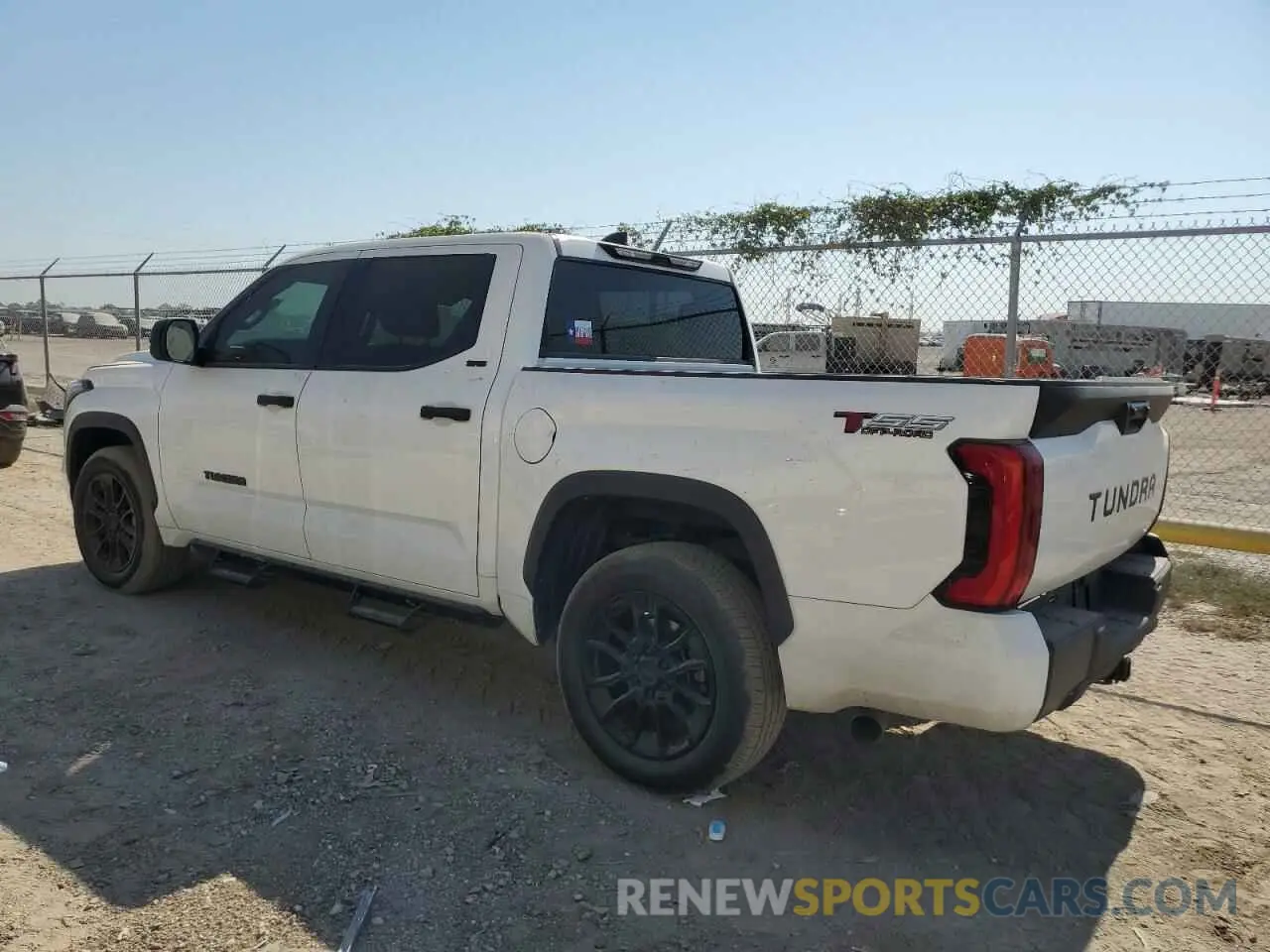 2 fotografías del automóvil dañado 5TFLA5AB7NX003399 TOYOTA TUNDRA 2022
