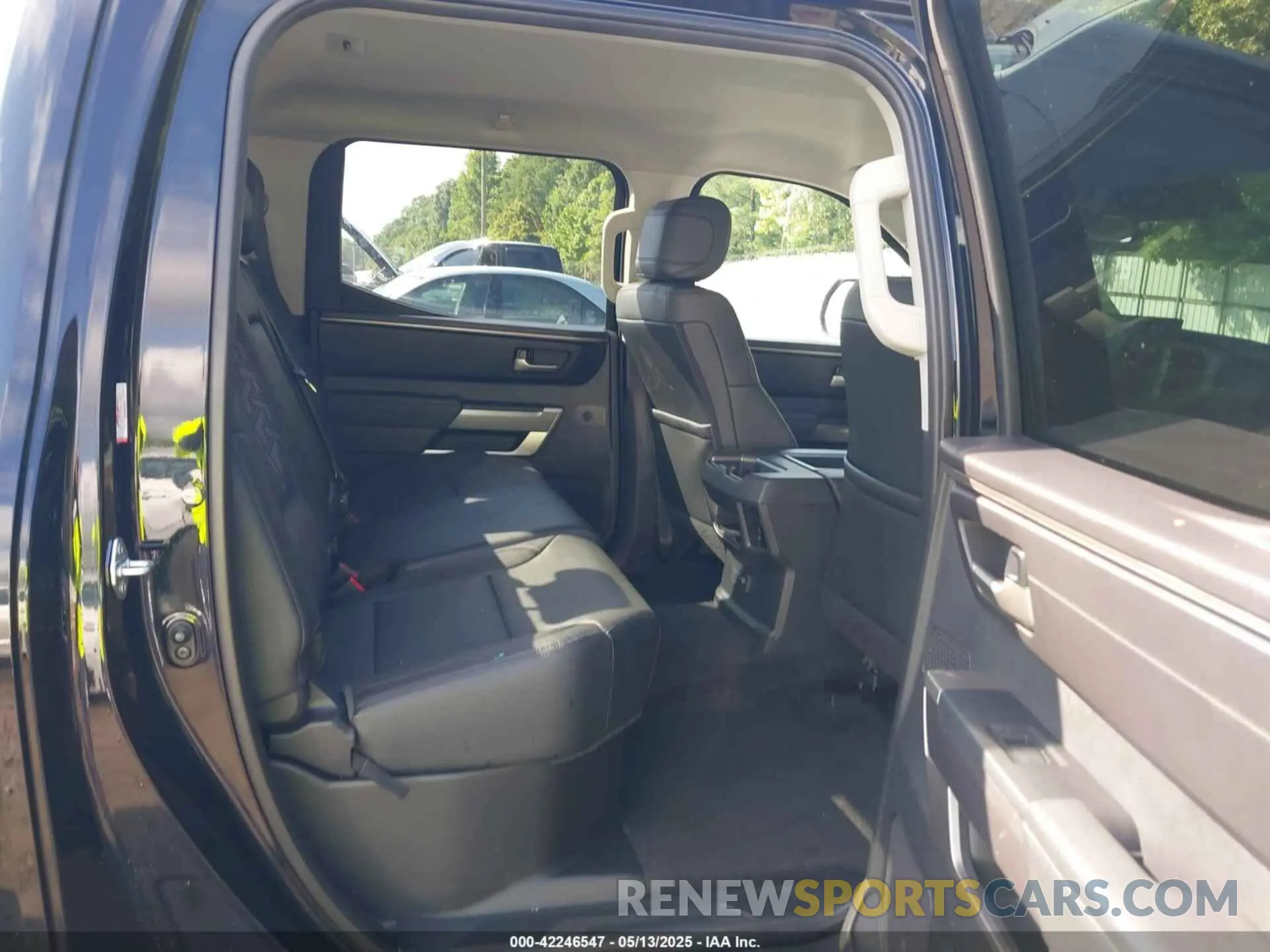 8 fotografías del automóvil dañado 5TFLA5AB7NX010692 TOYOTA TUNDRA 2022