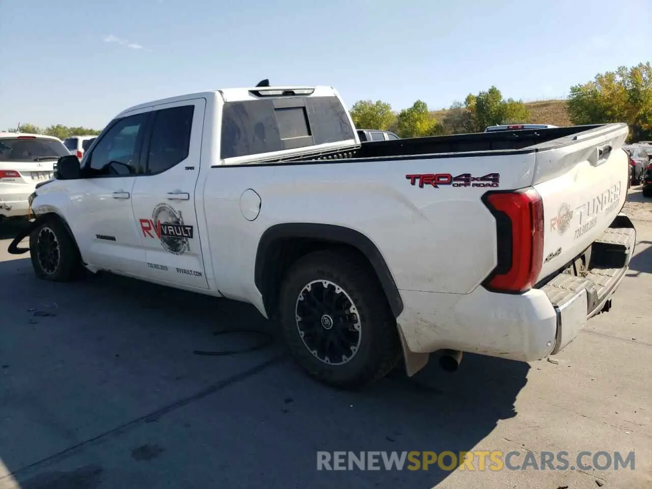 2 fotografías del automóvil dañado 5TFLA5DA2NX042579 TOYOTA TUNDRA 2022