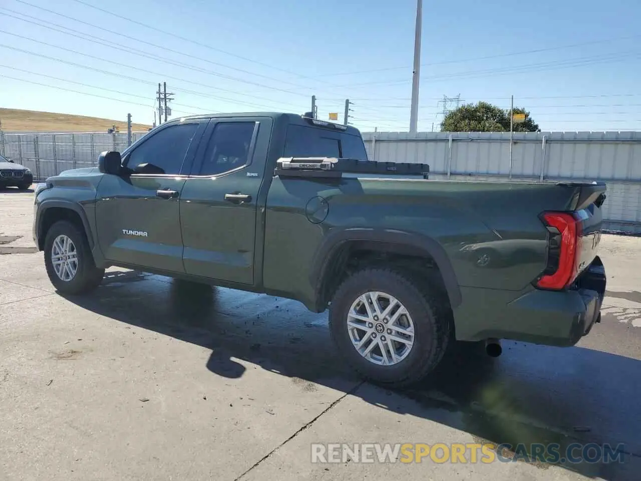 2 fotografías del automóvil dañado 5TFLA5DA7NX010565 TOYOTA TUNDRA 2022