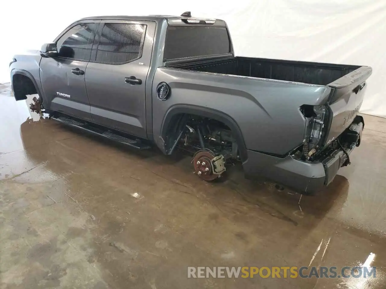 2 fotografías del automóvil dañado 5TFLA5DB5NX030659 TOYOTA TUNDRA 2022