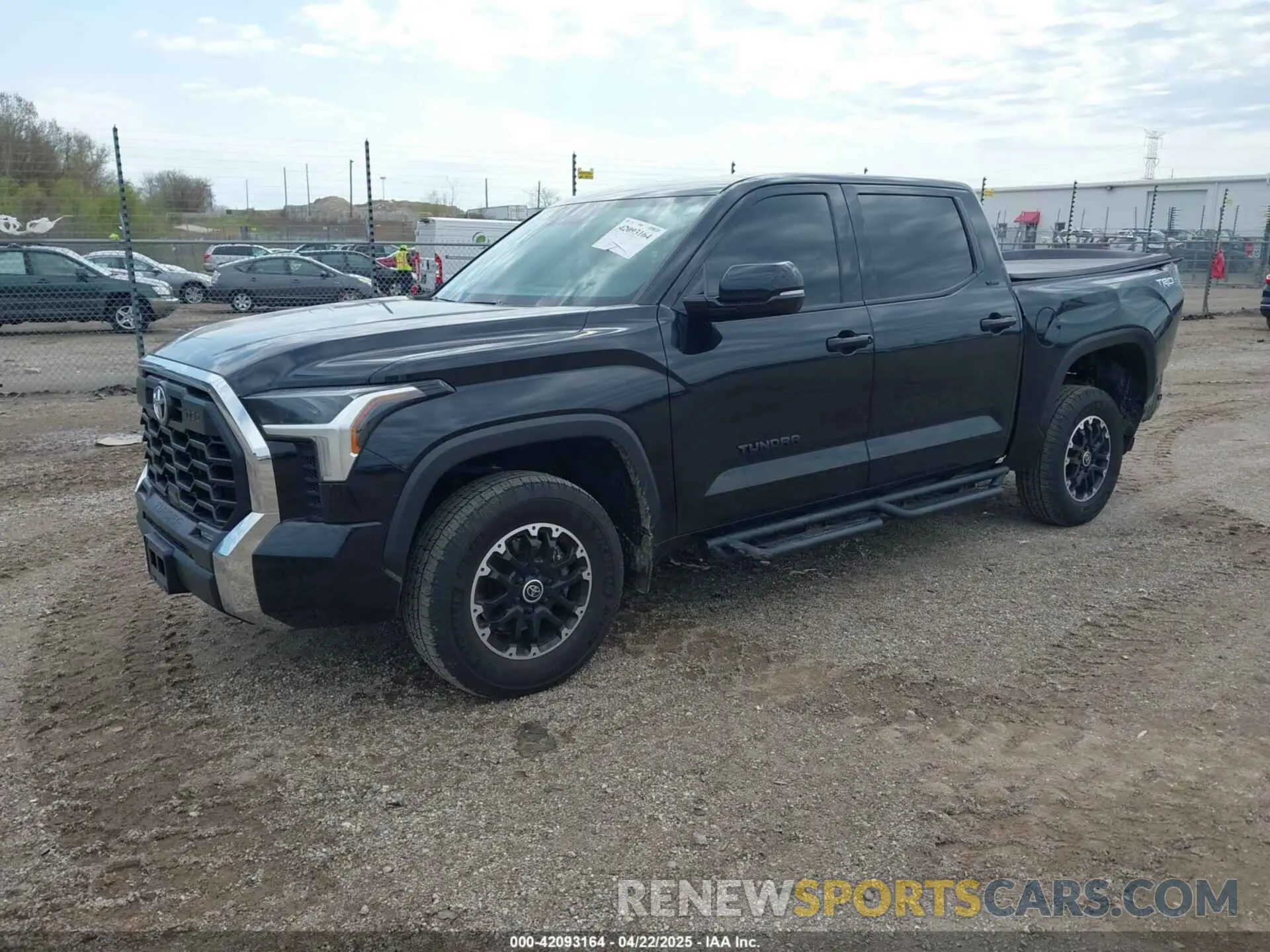 2 fotografías del automóvil dañado 5TFLA5DB5NX040513 TOYOTA TUNDRA 2022