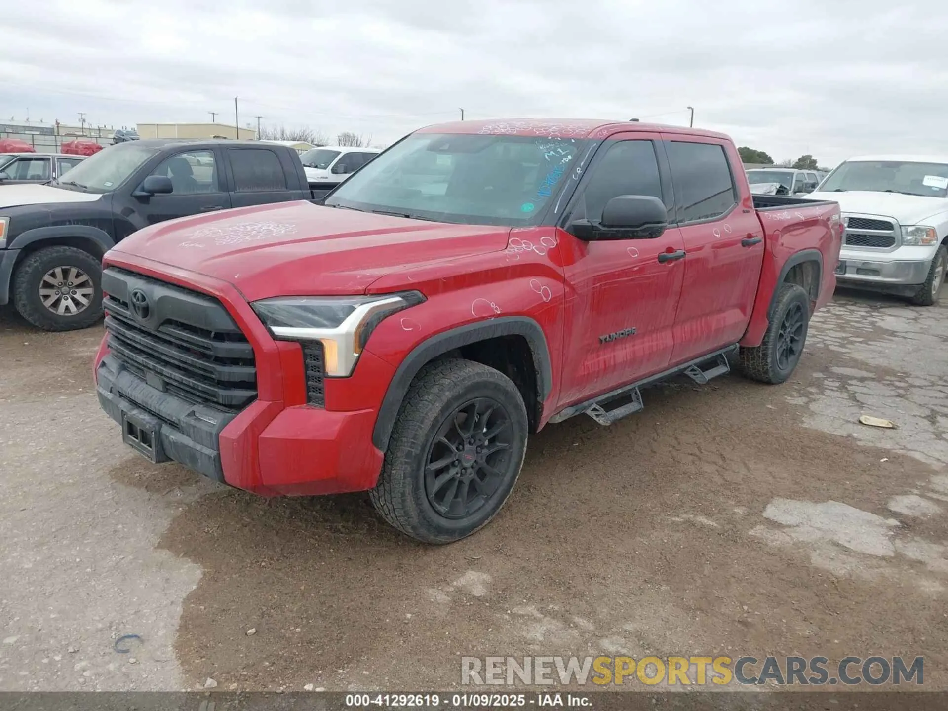 2 fotografías del automóvil dañado 5TFLA5DB5NX049938 TOYOTA TUNDRA 2022