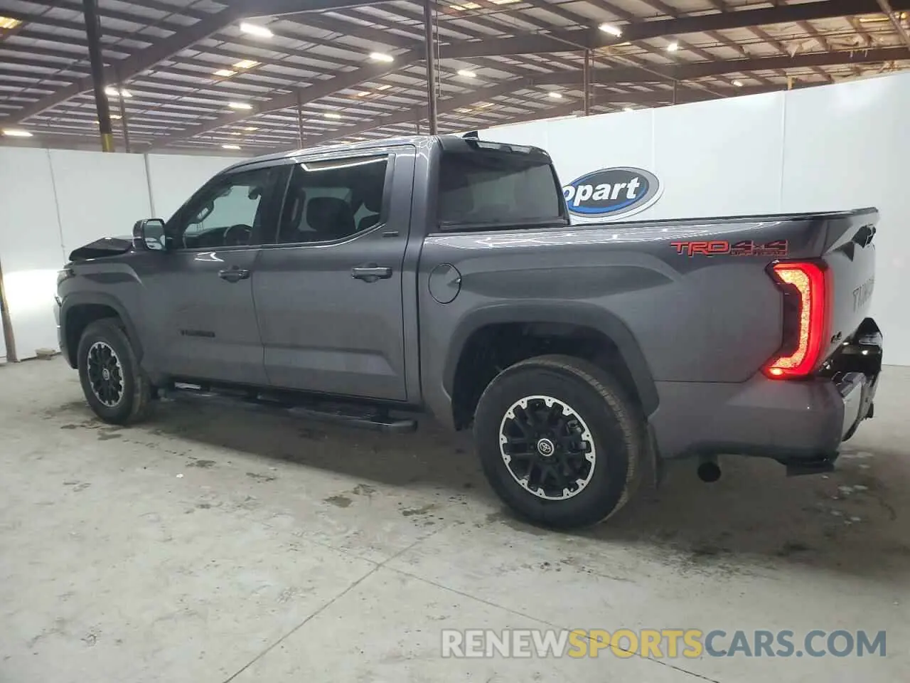 2 fotografías del automóvil dañado 5TFLA5DB6NX055697 TOYOTA TUNDRA 2022