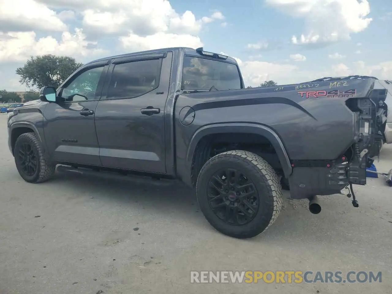 2 fotografías del automóvil dañado 5TFLA5DB8NX001608 TOYOTA TUNDRA 2022