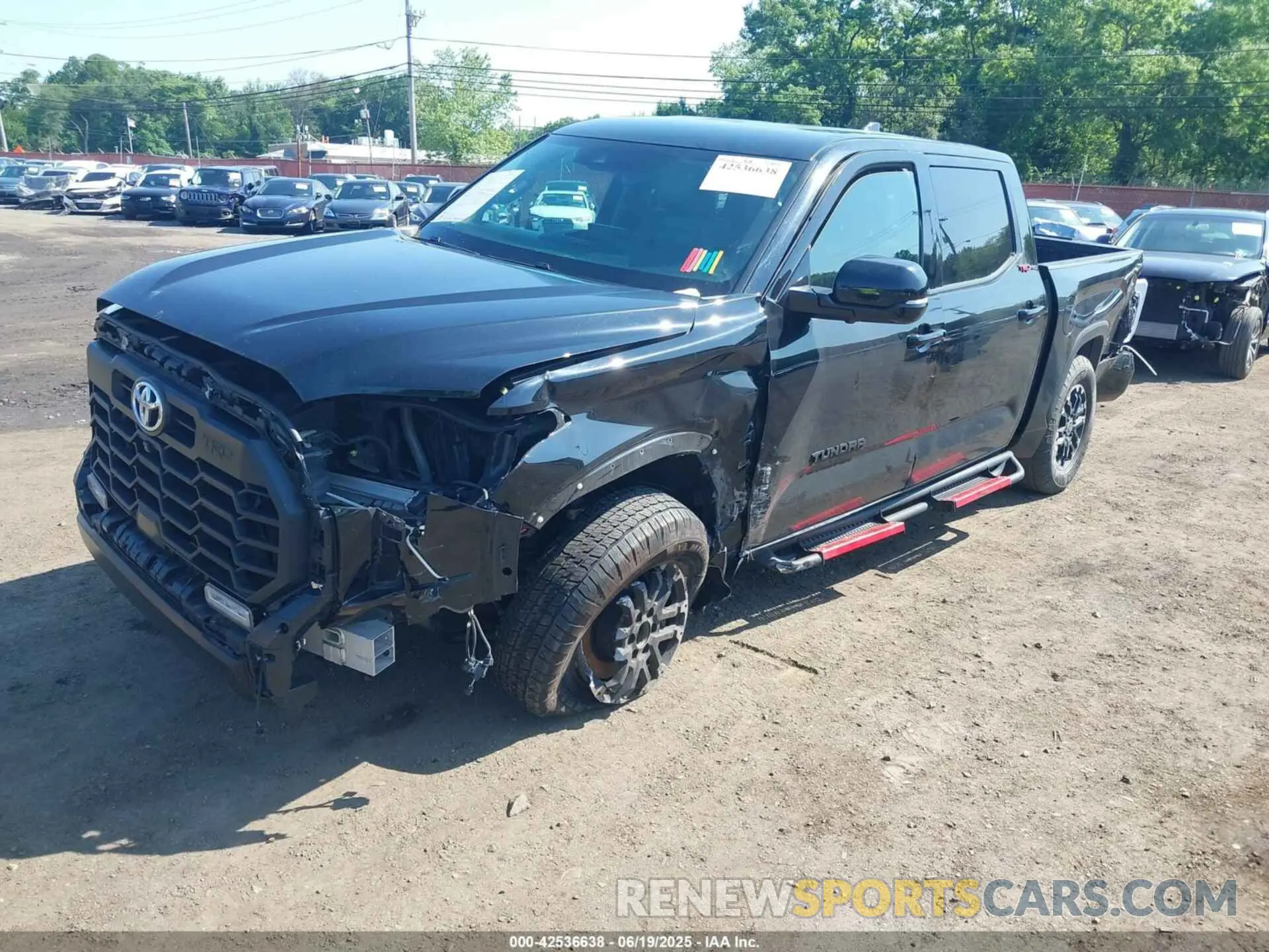 2 fotografías del automóvil dañado 5TFLA5DB9NX009104 TOYOTA TUNDRA 2022