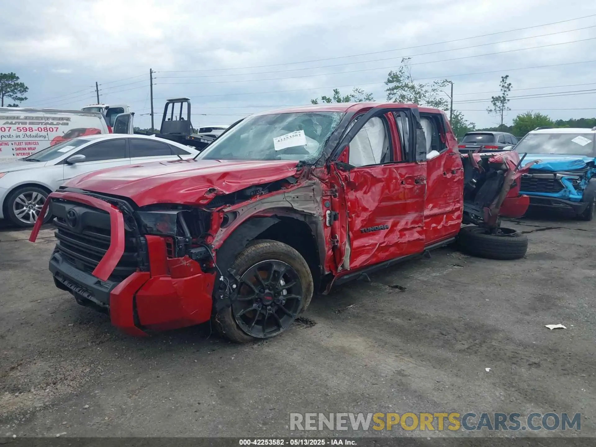 2 fotografías del automóvil dañado 5TFLA5DB9NX013749 TOYOTA TUNDRA 2022