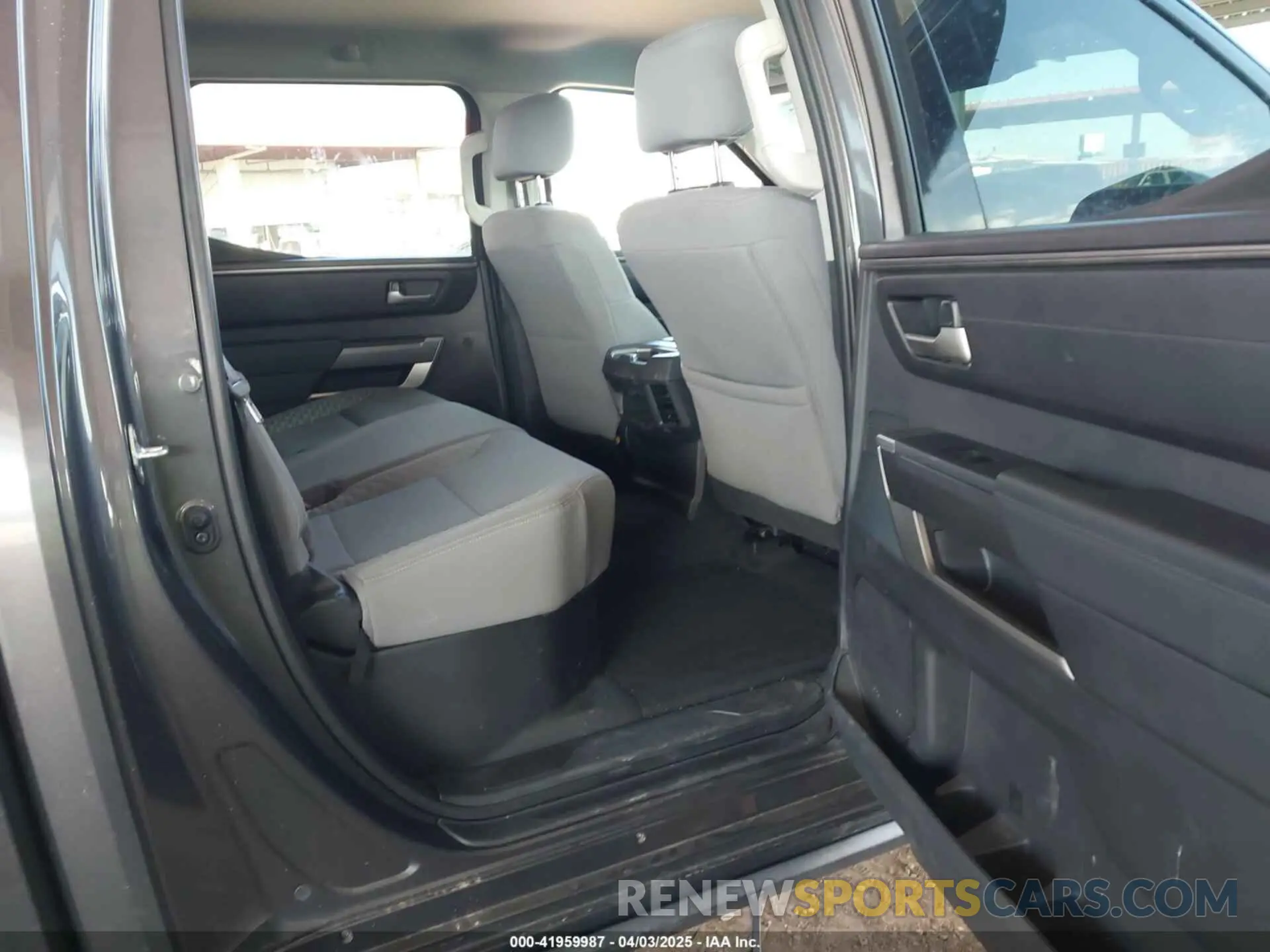 8 fotografías del automóvil dañado 5TFLA5EC2NX005516 TOYOTA TUNDRA 2022