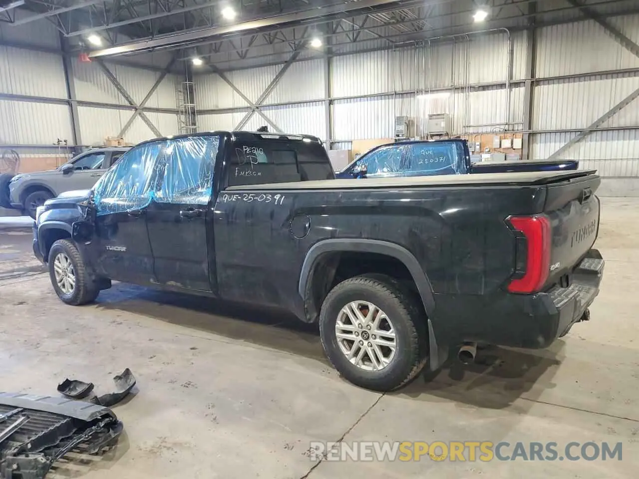 2 fotografías del automóvil dañado 5TFLA5GD8NX001640 TOYOTA TUNDRA 2022