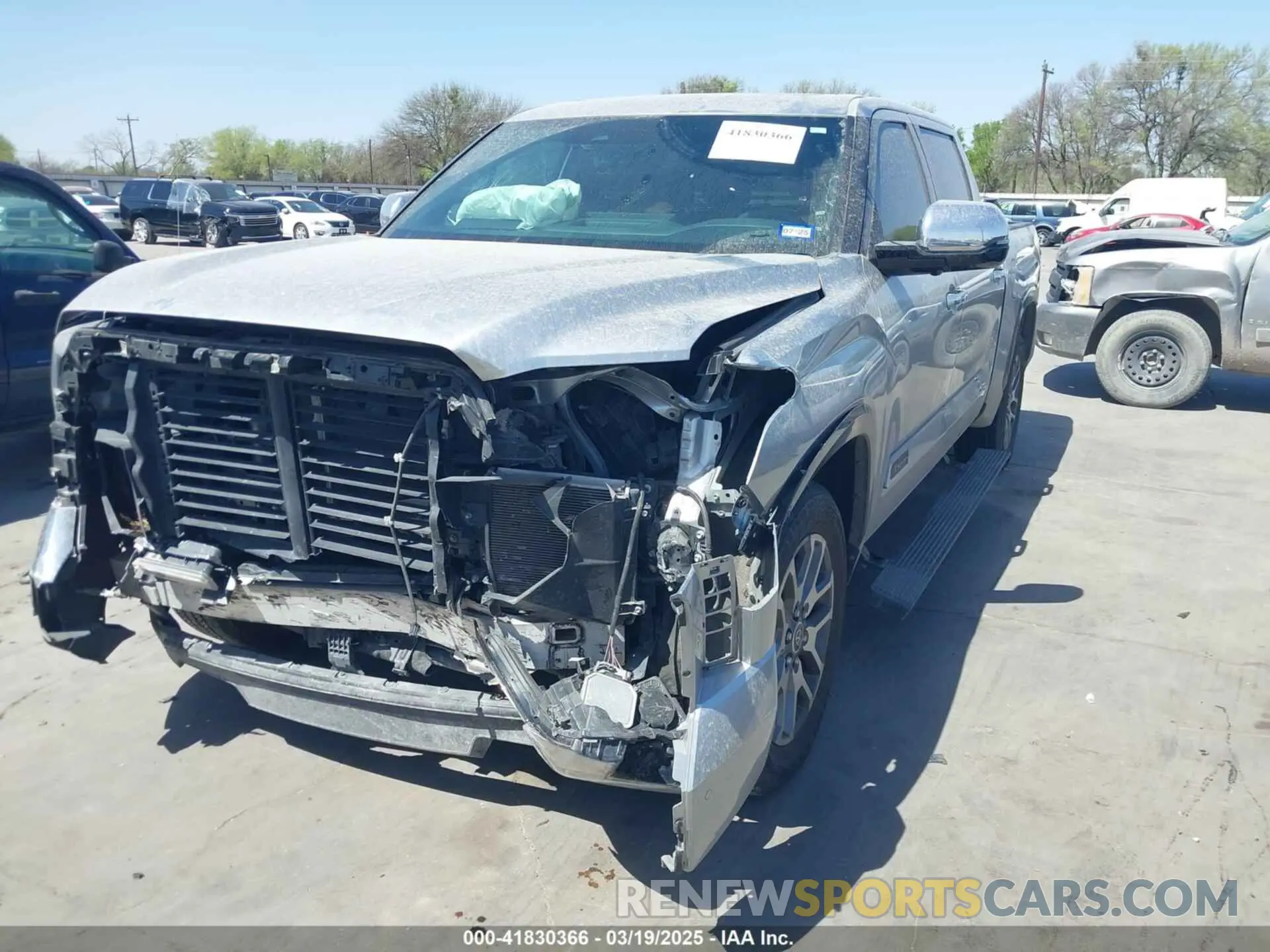 2 fotografías del automóvil dañado 5TFMA5AB8NX014903 TOYOTA TUNDRA 2022