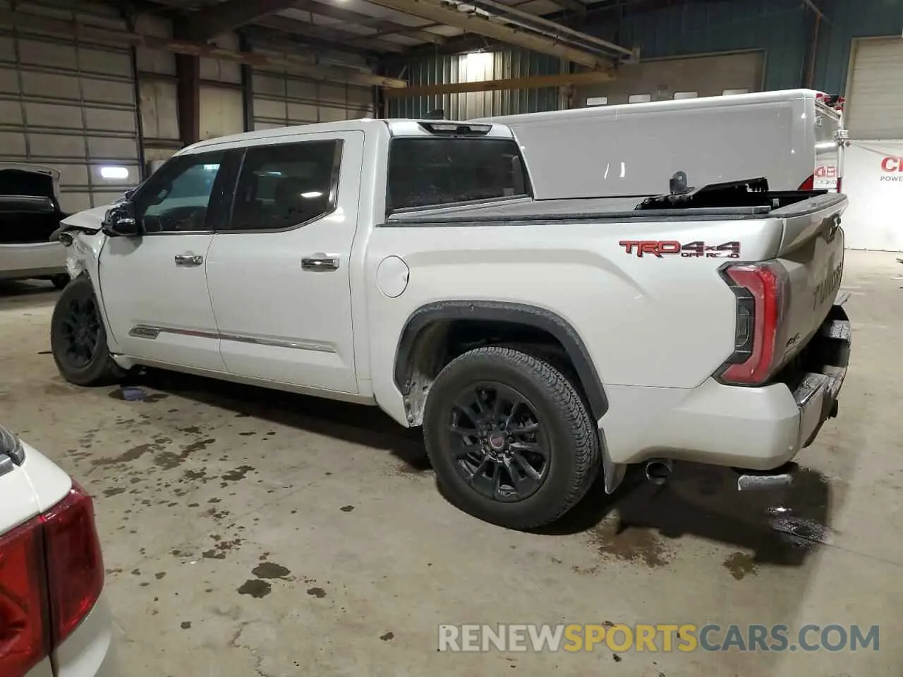 2 fotografías del automóvil dañado 5TFMA5DB0NX009609 TOYOTA TUNDRA 2022