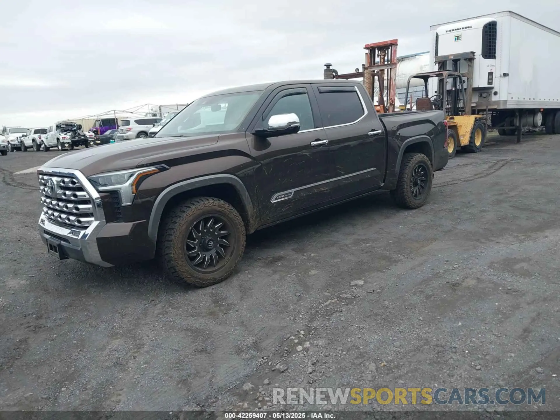 2 fotografías del automóvil dañado 5TFMA5DB1NX012518 TOYOTA TUNDRA 2022