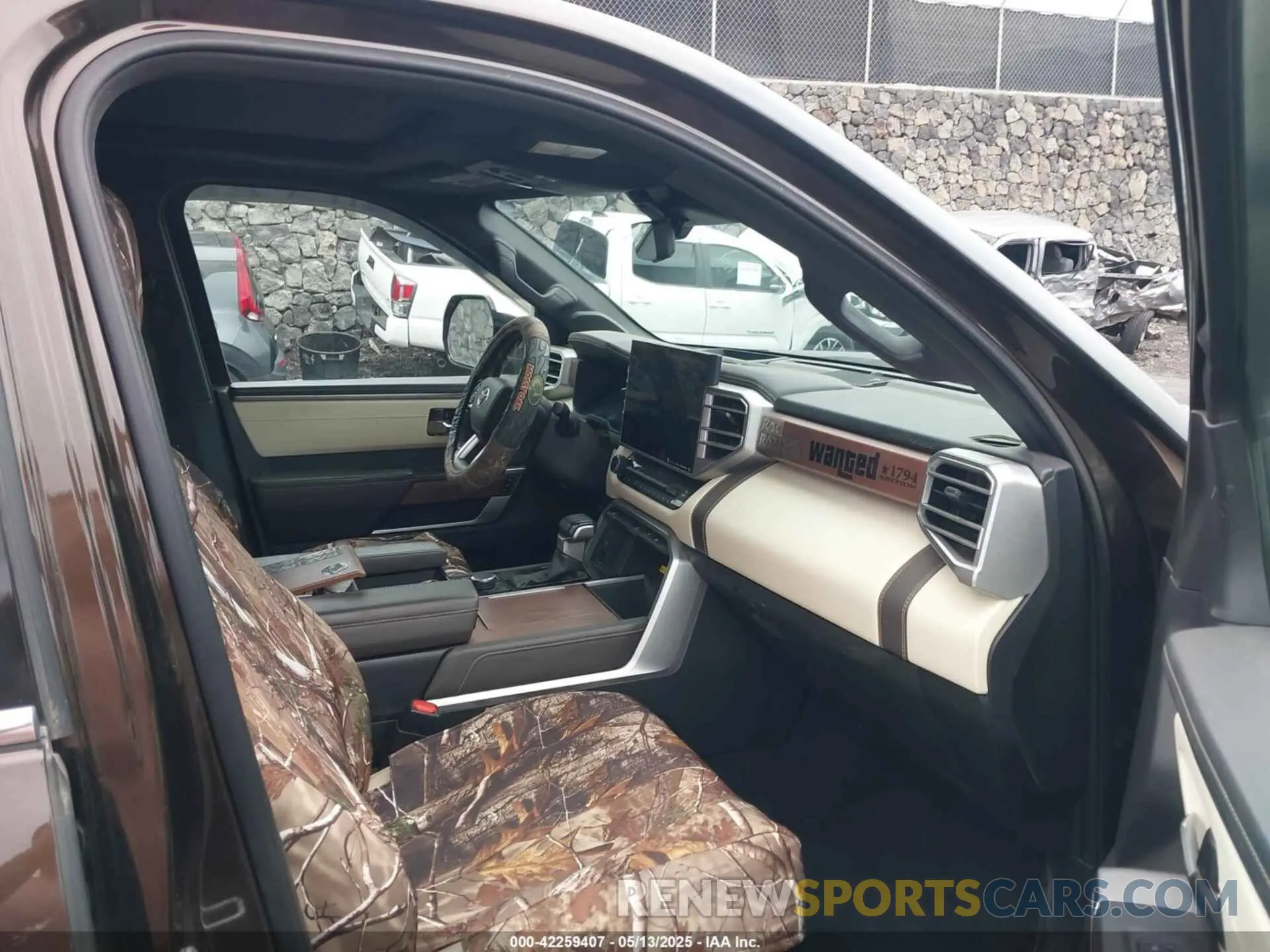 5 fotografías del automóvil dañado 5TFMA5DB1NX012518 TOYOTA TUNDRA 2022
