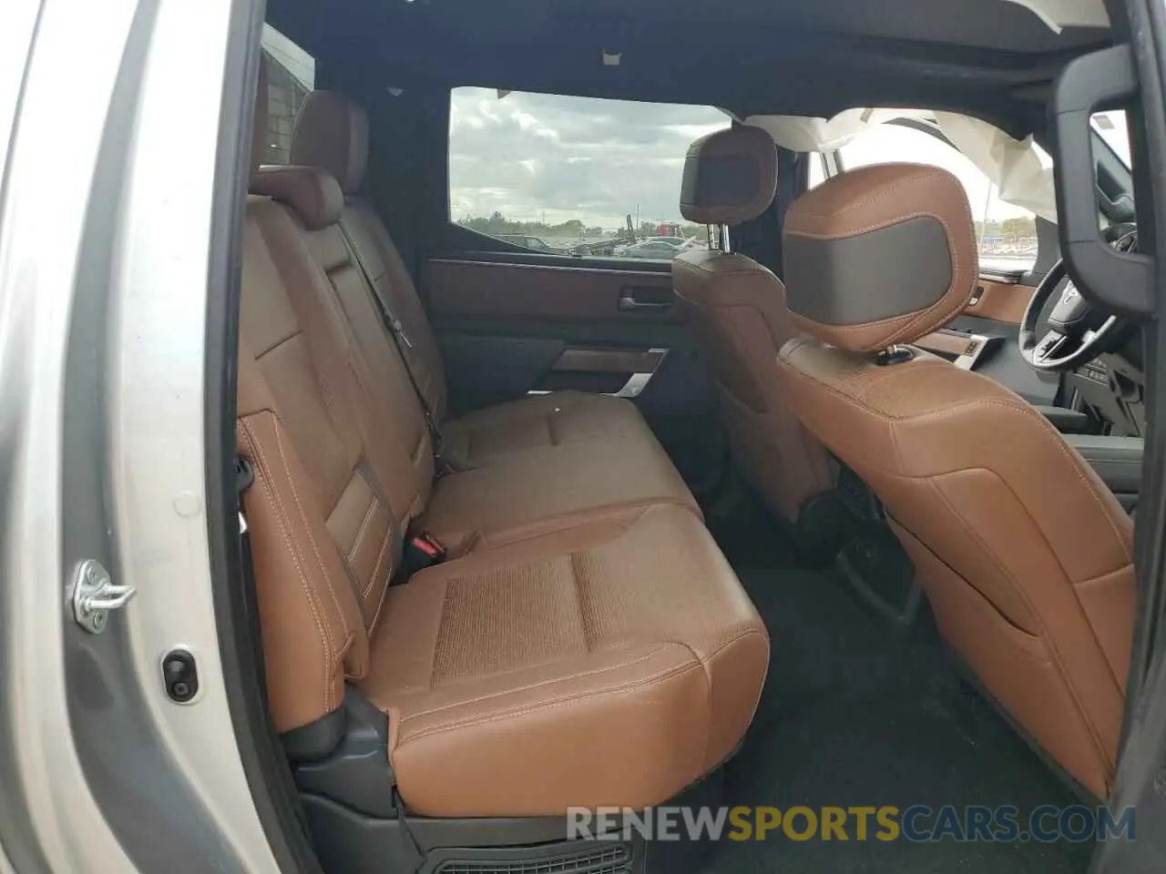 10 fotografías del automóvil dañado 5TFMC5AB4NX001088 TOYOTA TUNDRA 2022