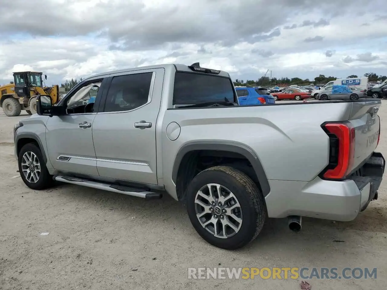 2 fotografías del automóvil dañado 5TFMC5AB4NX001088 TOYOTA TUNDRA 2022