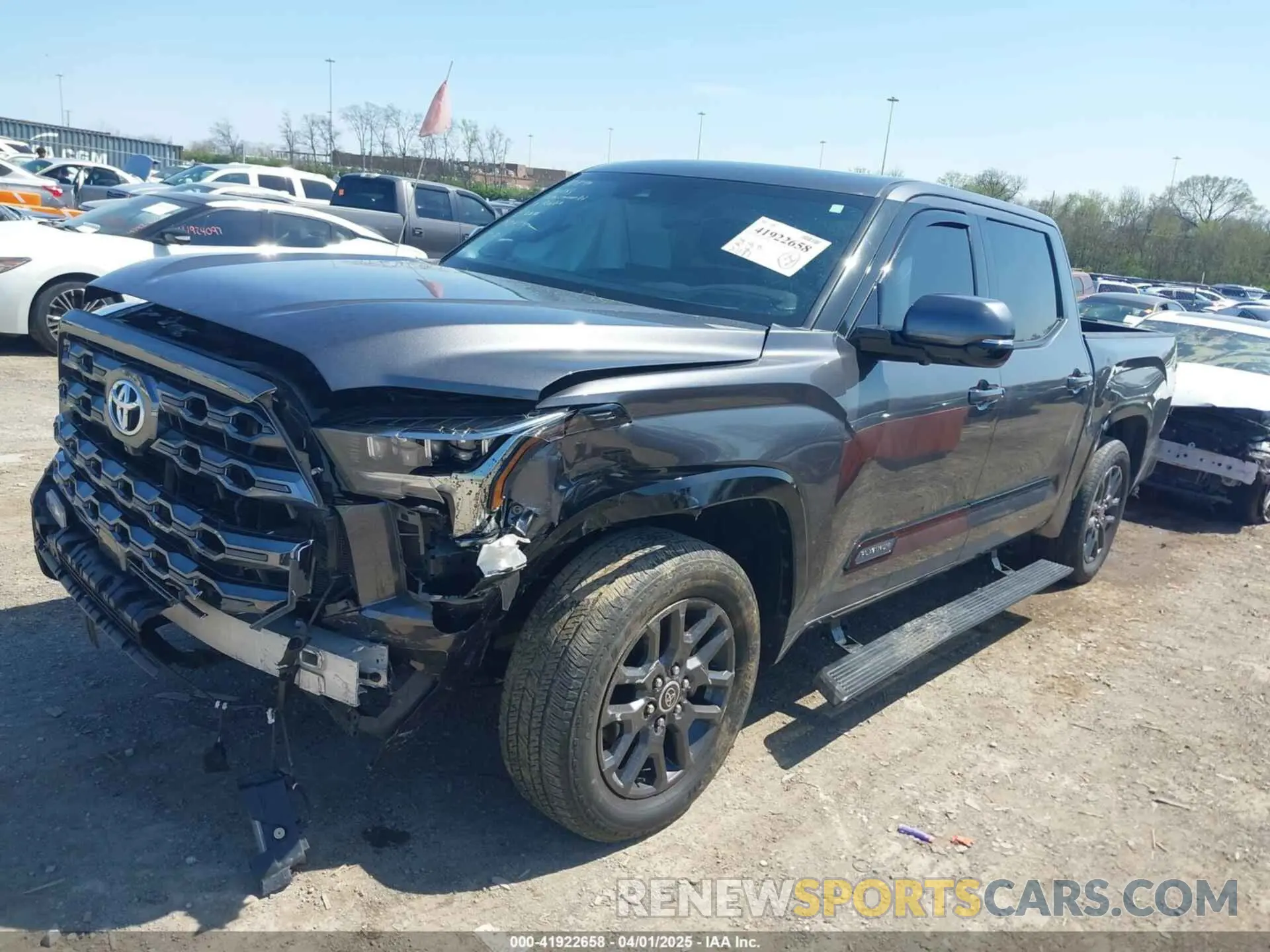 2 fotografías del automóvil dañado 5TFNA5DB3NX023458 TOYOTA TUNDRA 2022