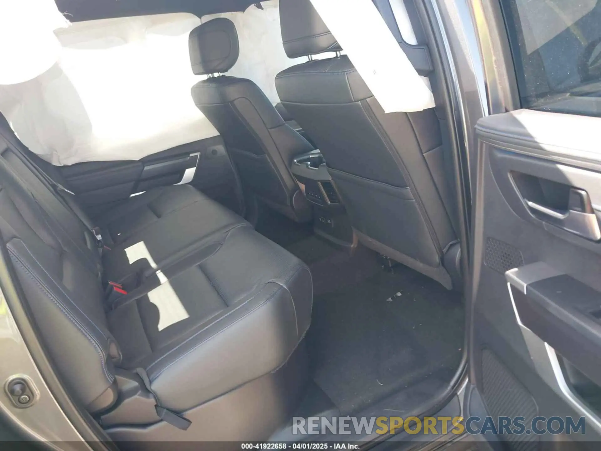 8 fotografías del automóvil dañado 5TFNA5DB3NX023458 TOYOTA TUNDRA 2022