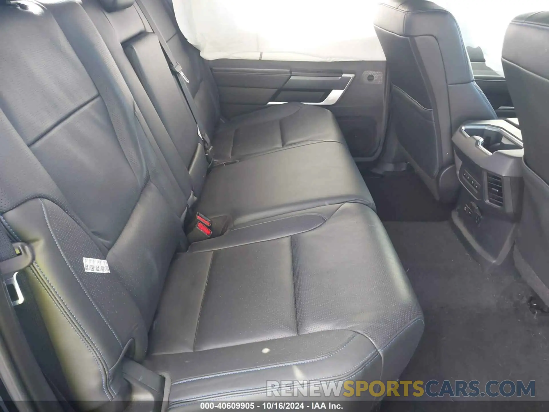 8 fotografías del automóvil dañado 5TFNA5DB6NX006413 TOYOTA TUNDRA 2022