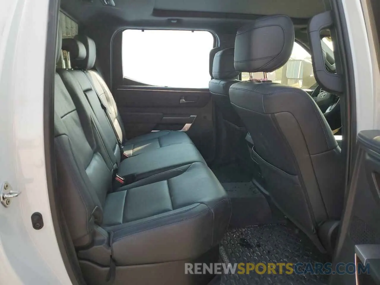 11 fotografías del automóvil dañado 5TFNA5EC4NX006062 TOYOTA TUNDRA 2022