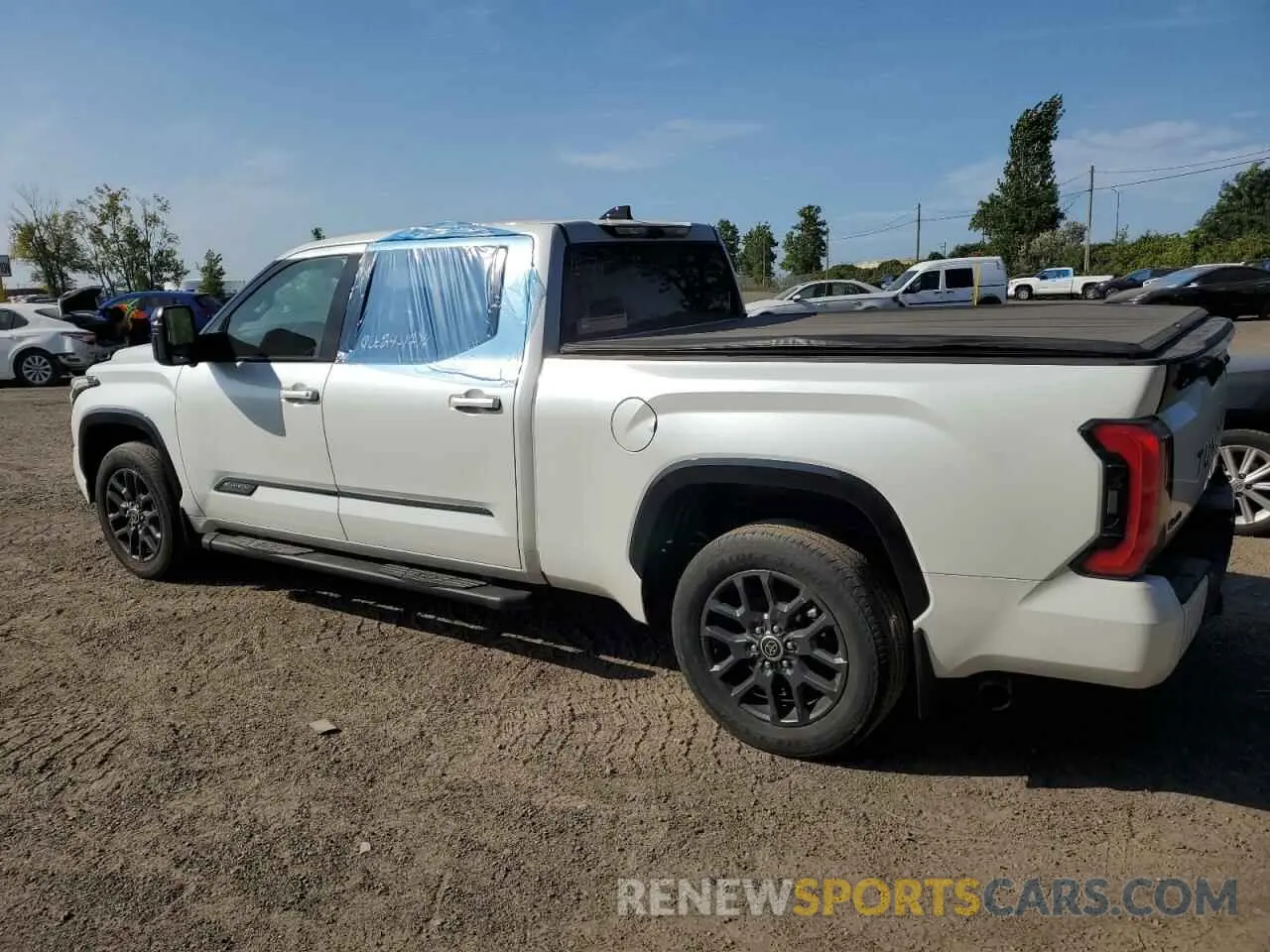 2 fotografías del automóvil dañado 5TFNA5EC4NX006062 TOYOTA TUNDRA 2022