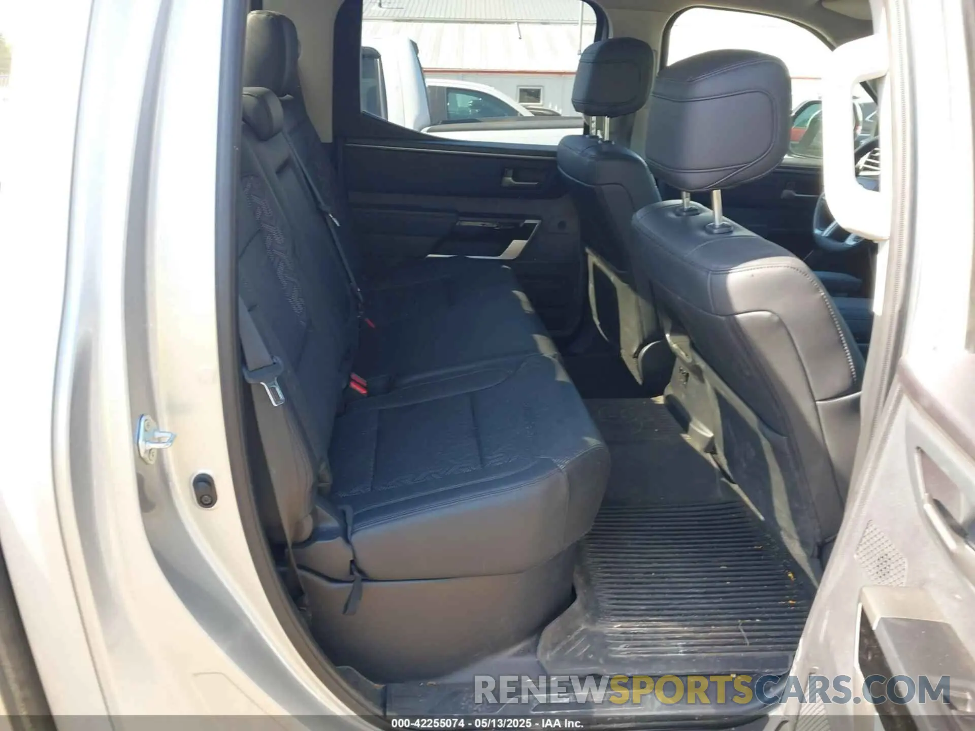 8 fotografías del automóvil dañado 5TFJA5DB2PX121768 TOYOTA TUNDRA 2023