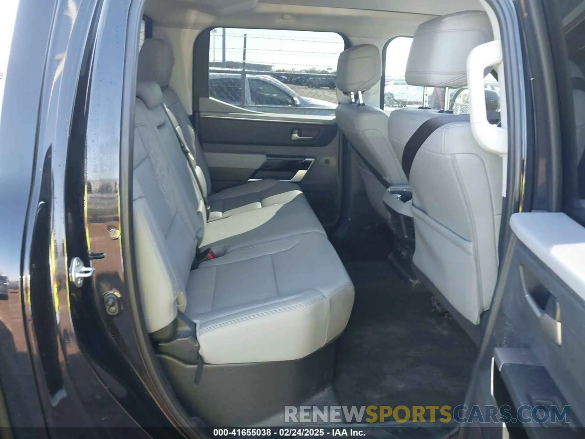 8 fotografías del automóvil dañado 5TFJA5DB3PX100864 TOYOTA TUNDRA 2023
