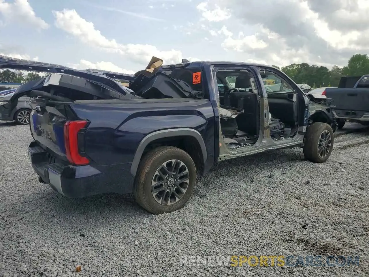 3 fotografías del automóvil dañado 5TFJA5DB4PX077353 TOYOTA TUNDRA 2023