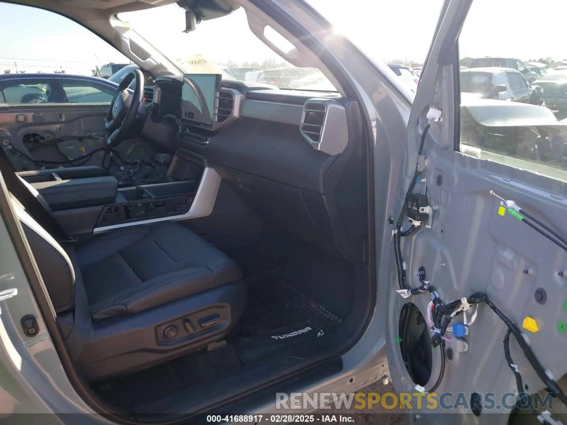 5 fotografías del automóvil dañado 5TFJA5DB4PX105927 TOYOTA TUNDRA 2023