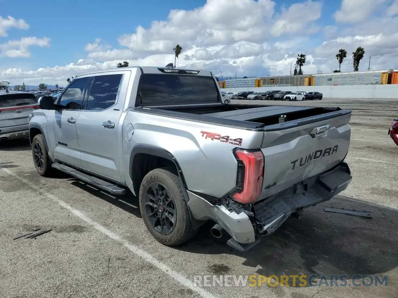 2 fotografías del automóvil dañado 5TFJA5DB4PX120864 TOYOTA TUNDRA 2023