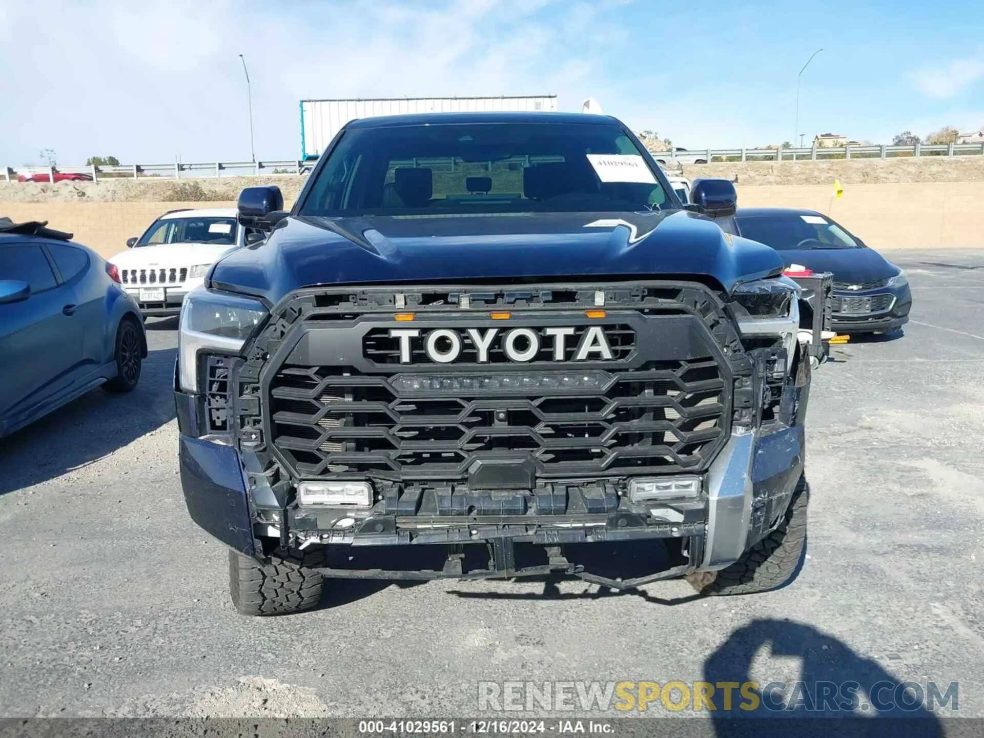 12 fotografías del automóvil dañado 5TFJA5DB5PX065812 TOYOTA TUNDRA 2023